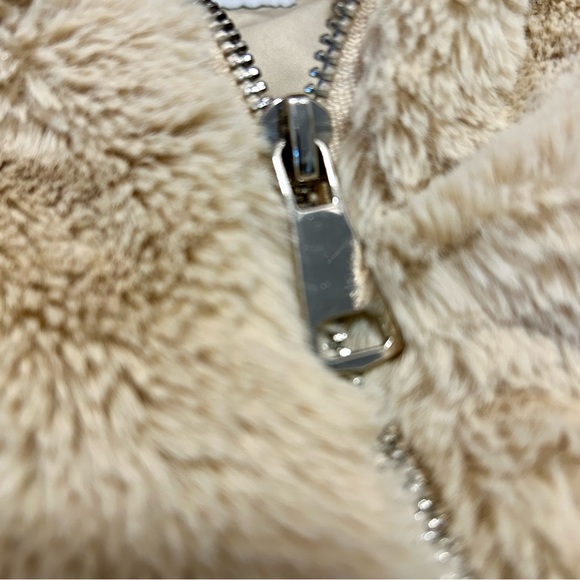 3 for $20 Super soft, faux fur, plushy hoodie. Lined, Roomy & warm. Size L - Picture 8 of 8